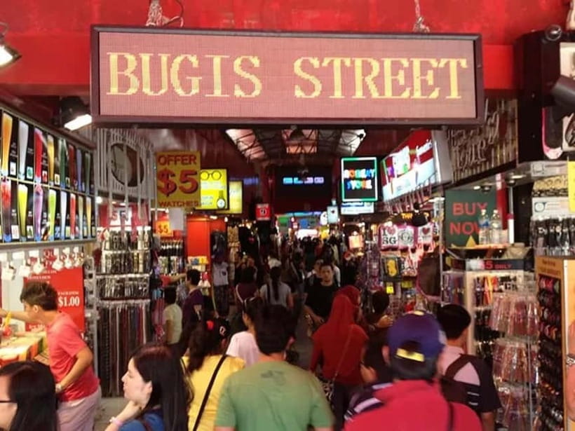 Singapore Limousine Van Tour: ️ Shopping & Street Food Trail - Bugis Street for bargains and local finds