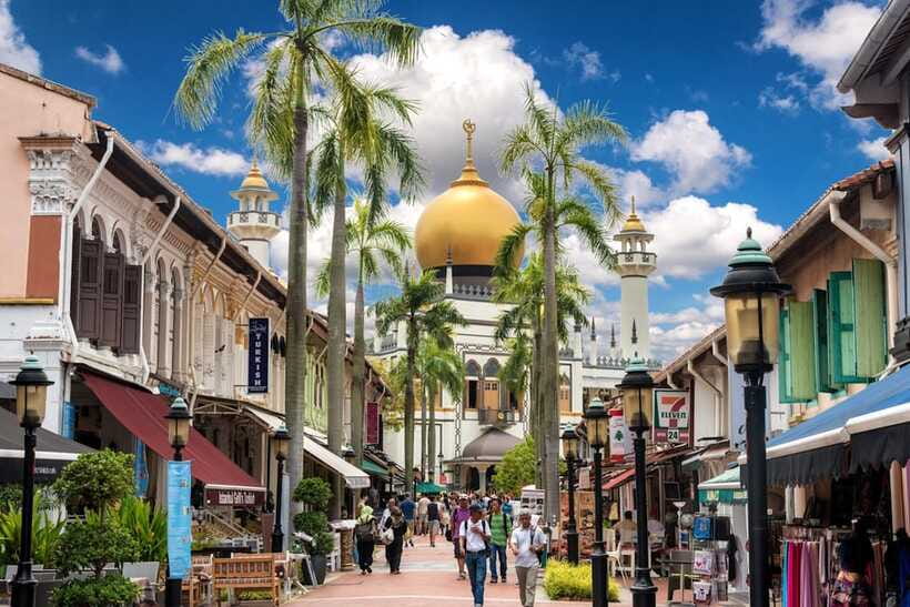 Singapore: Local Street Food Tasting Tour - The MRT ride: a small but useful local experience
