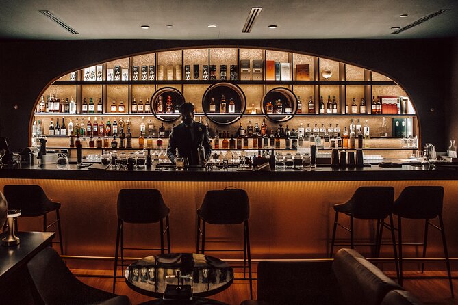 Singapore Nightlife: Street Food, Night Views and Drinks - Cavenagh Bridge and the story of Boat Quay