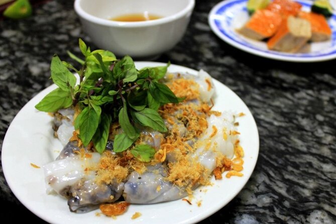 Small Group Hanoi Street Food Walking Tour with Local Guide - Hoan Kiem Lake: a useful first landmark