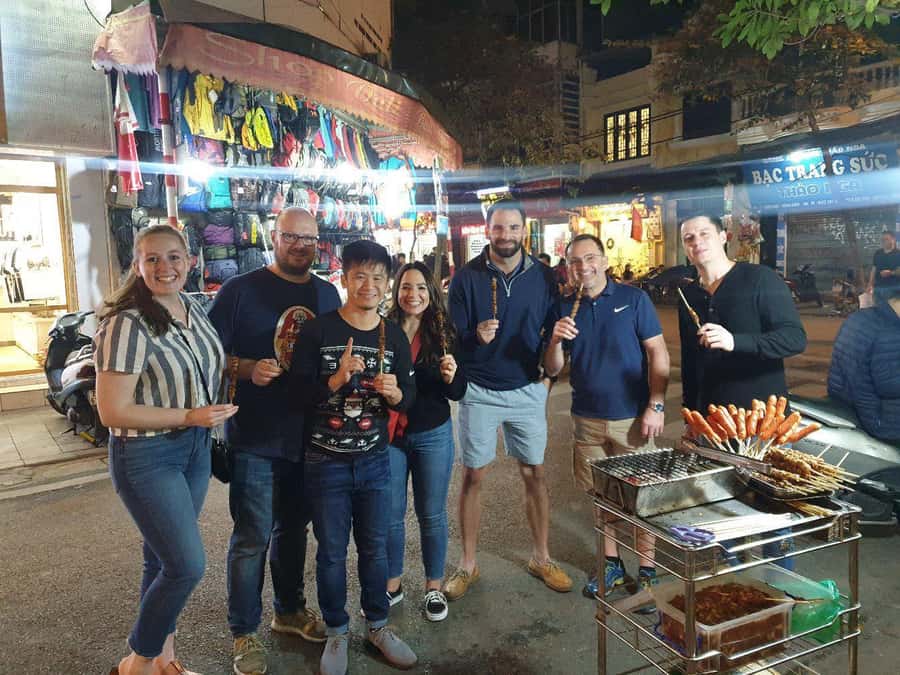 Small Group Hanoi Street Food Walking Tour - Starting in Hoàn Kiếm and entering the Old Quarter