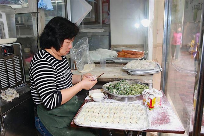 Small Group Kowloon Michelin Rated Street Food and Culture Tour - Who should book, and who should skip it