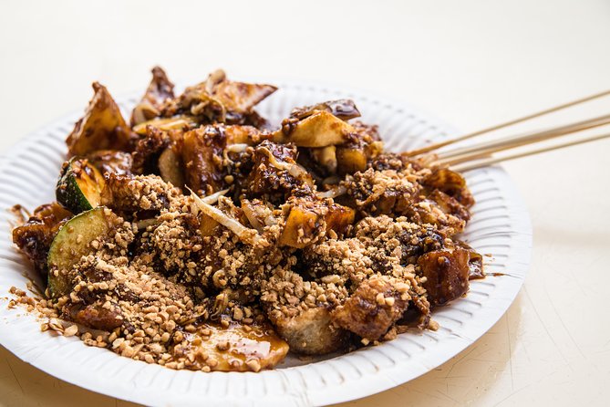 Small Group: Michelin and Local Hawker Food Tour with 9 tastings - Chinatown Complex and the final tasting stop