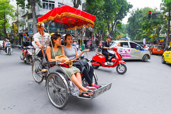 Small-Group Street Food Cyclo Tour of Hanoi Old Quarter - Bún chả, bánh mì, phở, and egg coffee