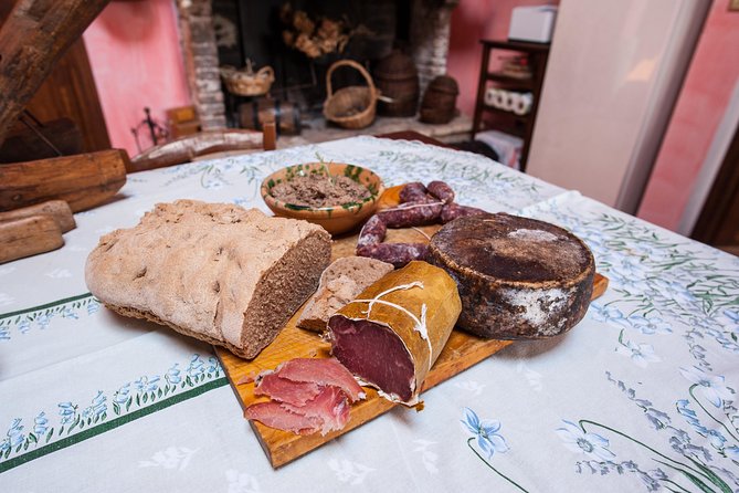 Small-group Street food tour in Siena - Why food is a smart way to see Siena