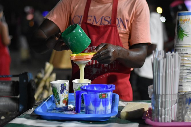 Stone Town Evening Walk Tour With Visit Food Markets - What the guide adds beyond the food