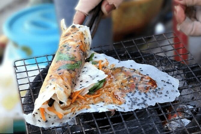 Street Food Adventure in Ho Chi Minh City - Reaching local food stalls beyond the main sights