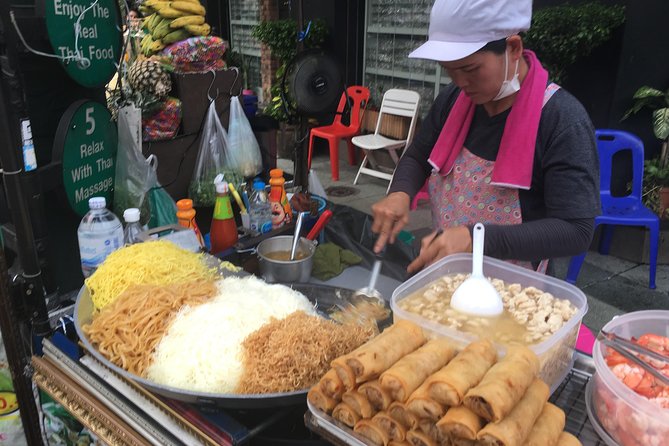 Street Food Discovery Tour - Stop two: rolling your own nem nướng