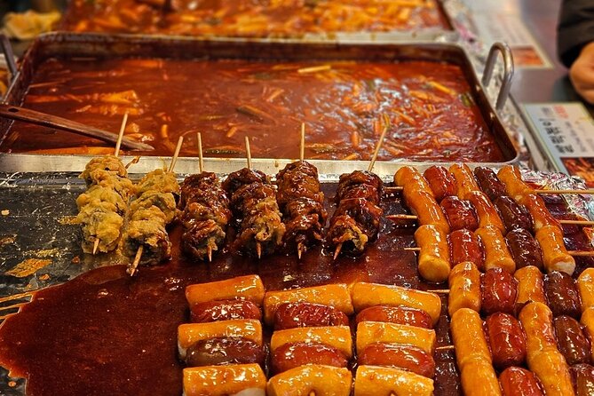 Street Food Fiesta in Namdaemun Market - Sungnyemun Gate adds a useful historical pause