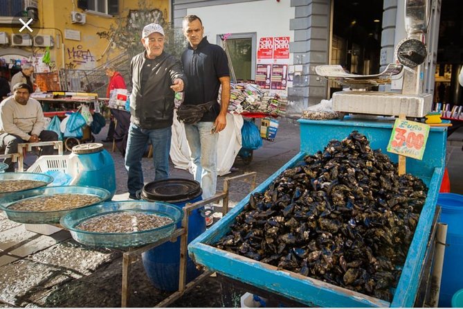 Street food in Naples with 6 Stops and Limoncello - The guide can make or break the experience
