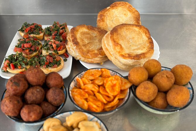 Street Food Lecce: Guided walking tour with typical food and wines. - Santa Croce and the details worth noticing