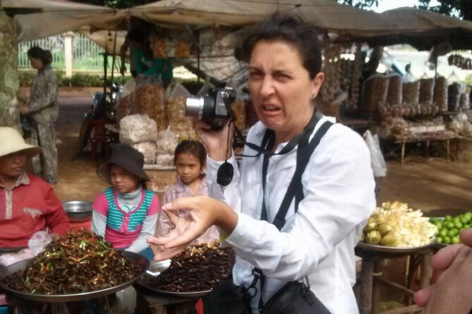 Street Food private Tour in Siem Reap - The street-food stop at Psar Chaa