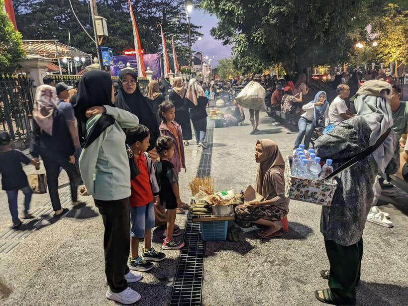 Street Food Tasting by Walking - Why this food walk works well in Yogyakarta
