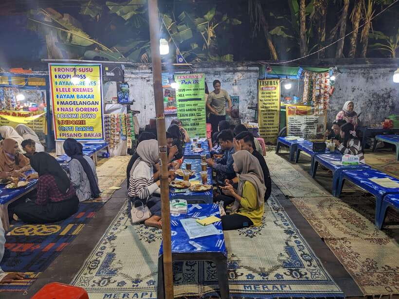 Street Food Tasting by Walking - How much food do you get for $26?