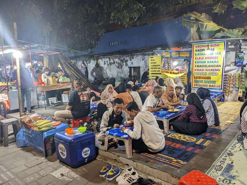 Street Food Tasting by Walking - Who will enjoy this most?