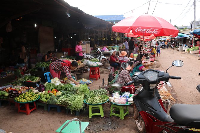 Street Food Tasting Tour including Dinner - Guides Nil and Bo make the difference