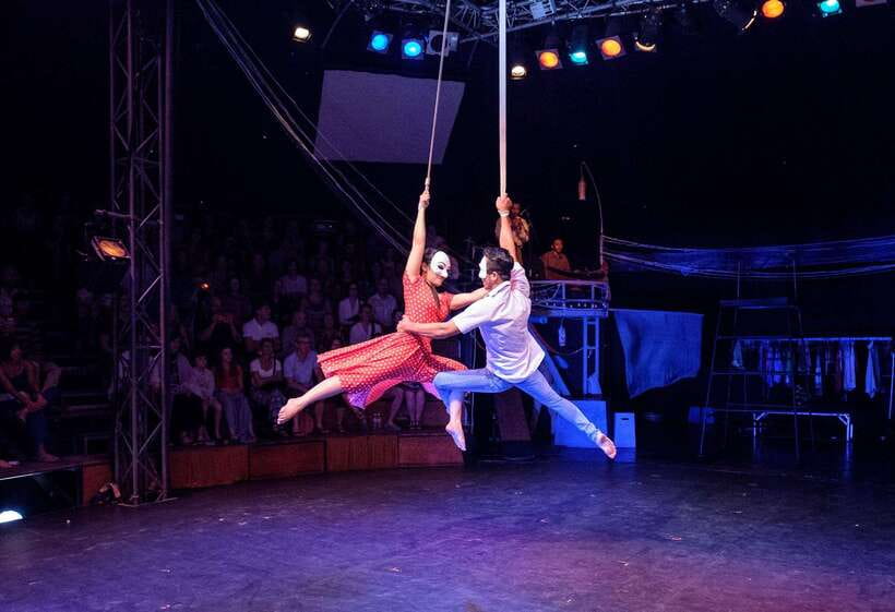 Street Food Tour and Phare Circus with Tuk-Tuk Transfers - A pause at the Old Wooden House