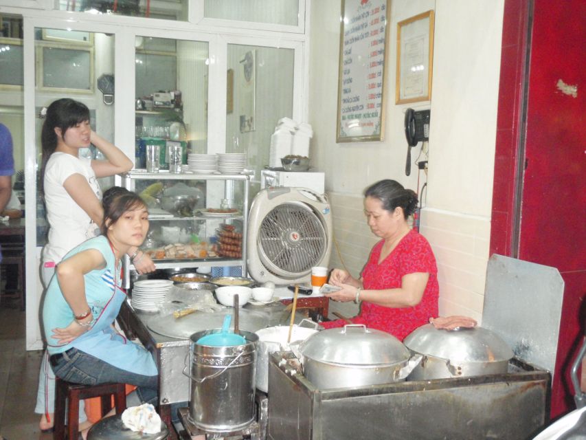 Street Food Tour Hanoi and Train Street Experience - What the guides add to the experience