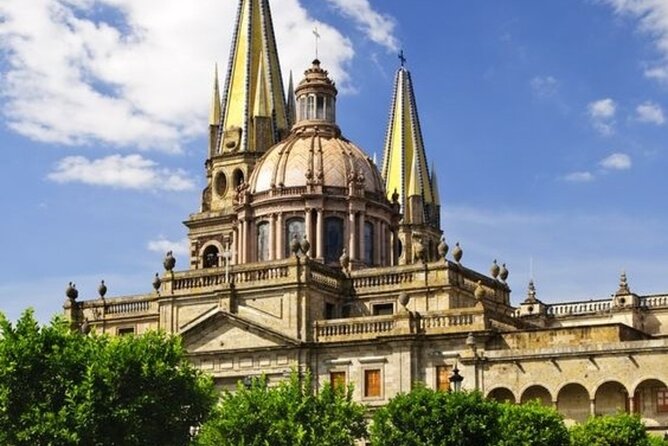 Street Food Tour in Guadalajara with a Local Guide - Instituto Cultural Cabanas and the final cultural stop