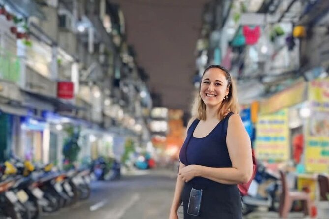 Street Food Tour In Ho Chi Minh City By Motorbike - Seeing neighborhood life at Nguyen Thien Thuat Apartment