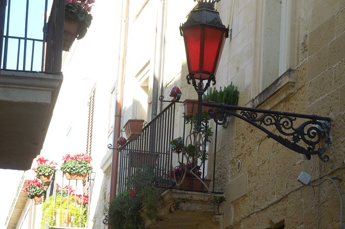 Street Food Tour of Lecce & City Sightseeing with Local Guide - What the guide adds beyond a map