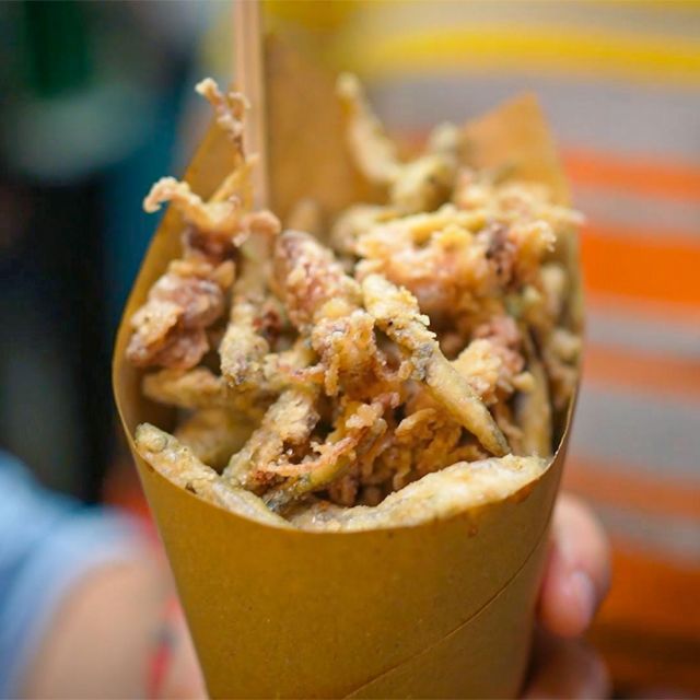 Street food tour: the Neapolitan culinary art - How much food is included for $82?