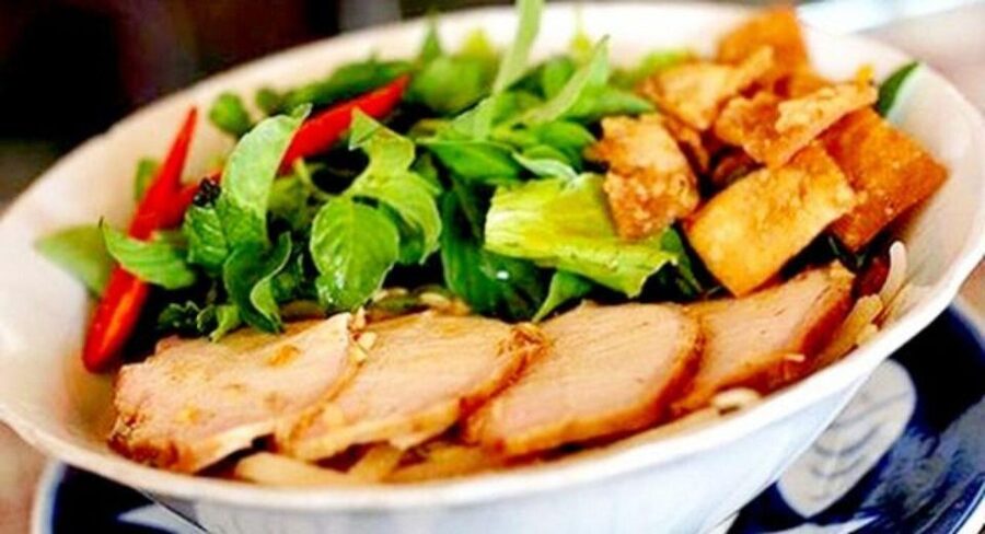 Street Food Walking Tour in Hoi An with 5 Local Tastings - Grilled pork and the flavor of a street stall