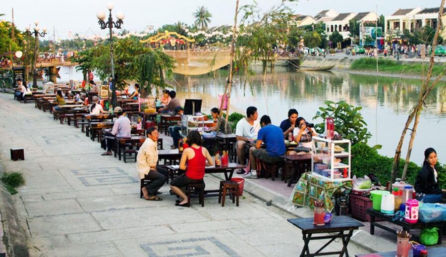 Street Food Walking Tour in Hoi An with 5 Local Tastings - Vietnamese bread, a familiar favorite