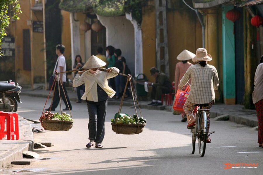 Street Food Walking Tour in Hoi An with 5 Local Tastings - What the $32 price includes