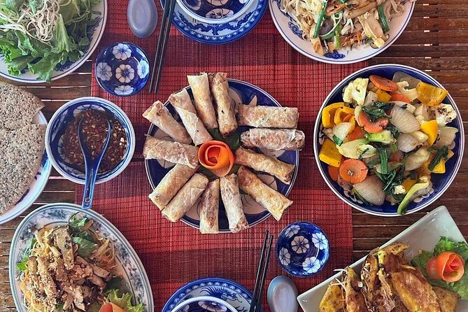 Street Food Walking Tours With Colourful Lanterns Boat Ride - The Hoai River sampan ride