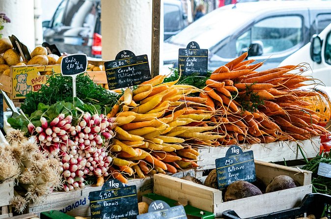Sunday morning Eiffel Tower Food Market Tour -Max 8 people - Who will enjoy this walk most?