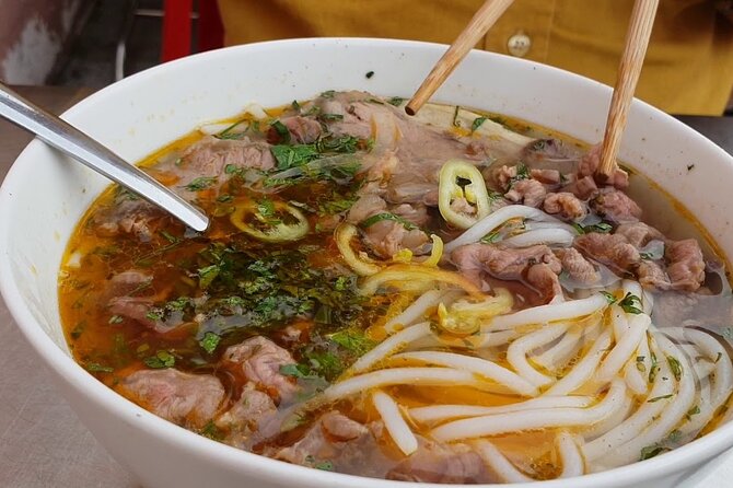 Super Niche Walking Street Food Tour in Ho Chi Minh City - Starting at Nguyen Thien Thuat Apartment Buildings