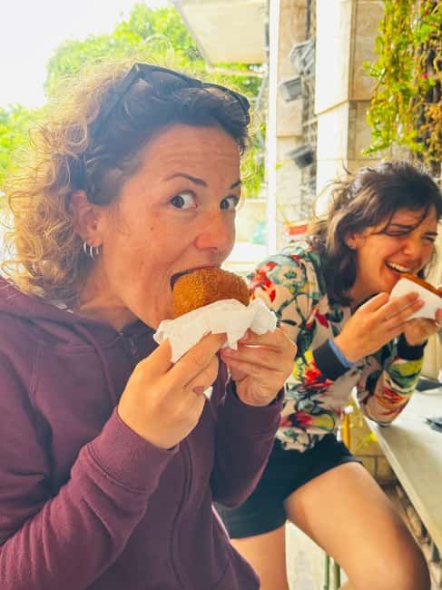 Syracuse: Street Food Walking Tour in Ortigia with Tastings - The guides make the difference