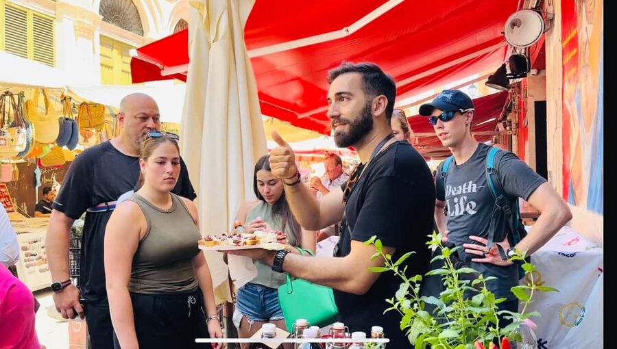 Syracuse: The Street Food Tour in Ortigia with a Local Guide - Ending with real-fruit granita
