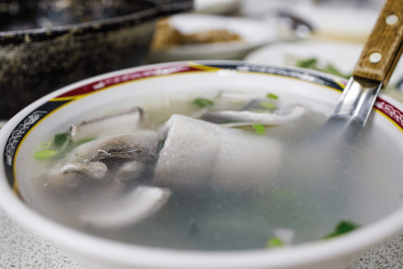 Taipei: 2-Hour Raohe Night Market Walking Tour - Raohe Night Market, one stop at a time