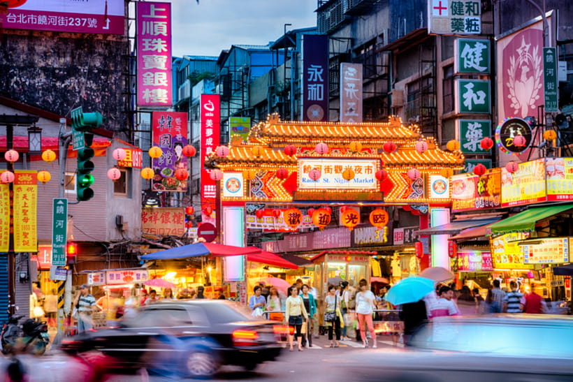 Taipei: 2-Hour Raohe Night Market Walking Tour - The Sea Goddess temple gives the market a sense of place