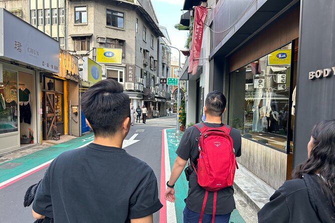 Taipei Hidden Eats, Market & Street Food Tour with 8+ Tastings - A pause in the university district