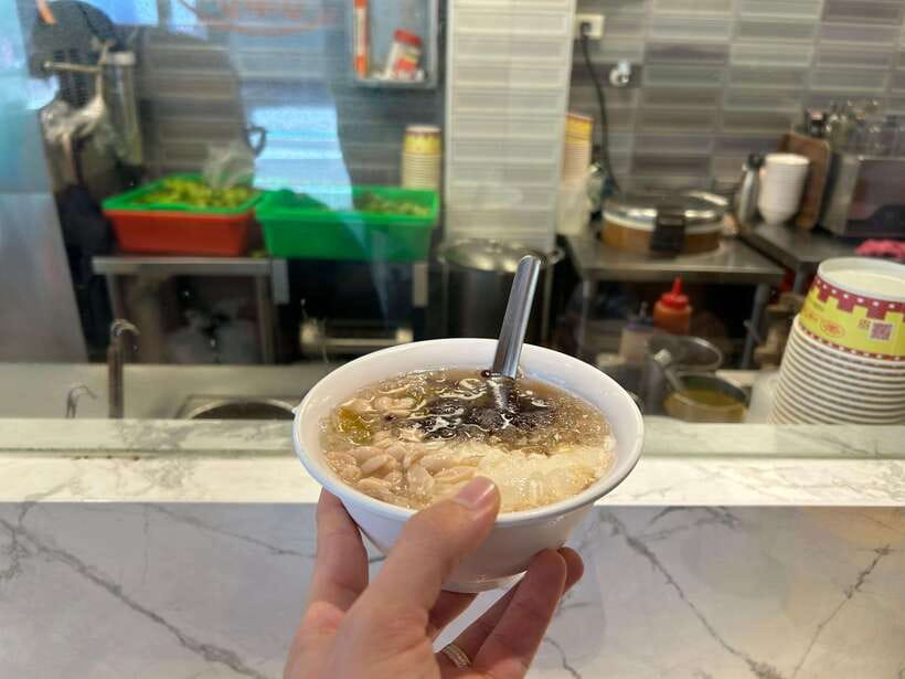 Taipei: Street Food & Hidden Eats Night Market Food Tour - Yongkang Street and Taipei comfort food