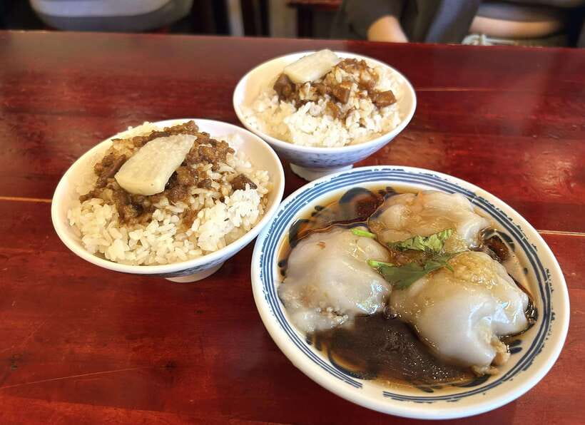 Taipei: Street Food & Hidden Eats Night Market Food Tour - Meeting at Taipower Building Station