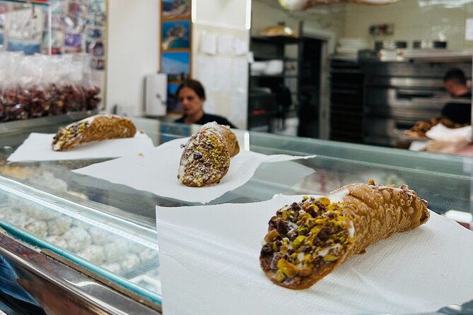Taormina: Sicilian Street Food & Wine Tour by Do Eat Better - Villa Comunale: focaccia Messinese with local flavor