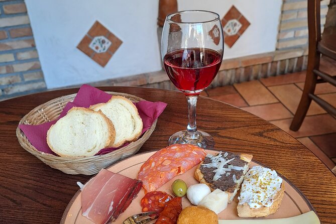 Taormina: Sicilian Street Food & Wine Tour by Do Eat Better - The guides make the three hours work