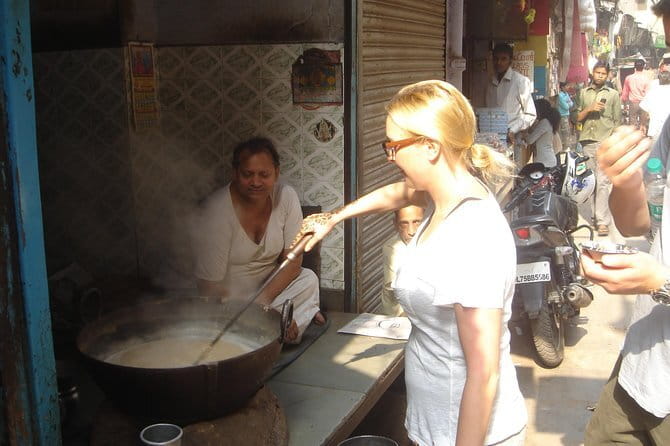 Taste Famous & Best Street Food of Old Delhi (Jama Masjid) - What the private format changes
