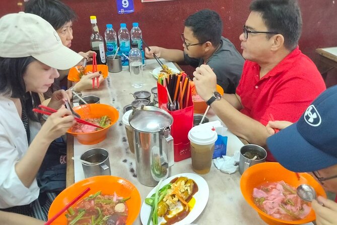 Taste of Chiang Mai: Michelin Guide Street Food Small Group 2Hr - Dinner option: Khao Soi and Teochew yam paste