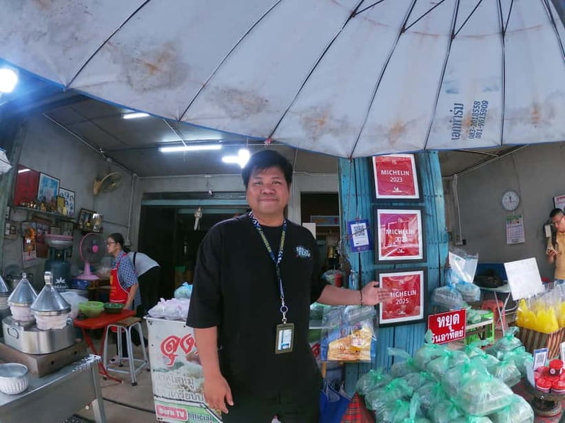 Taste of Chiang Mai: Michelin Guide & Street Food Tour - Walking to Warorot Market and Kad Luang