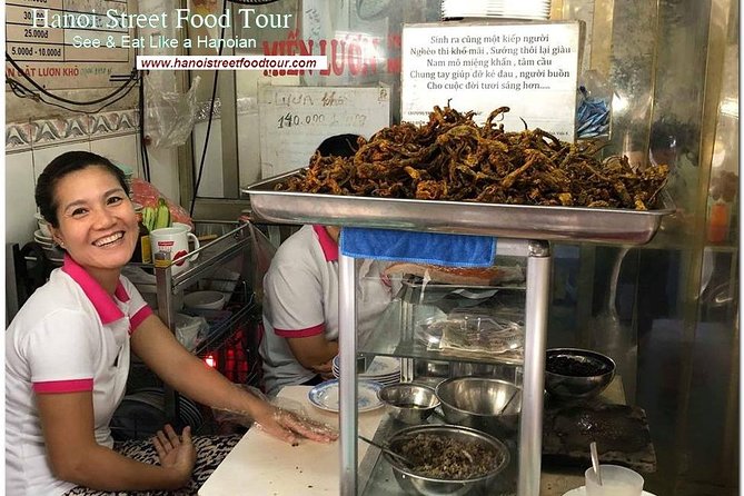Tasting 8 Different Hanoi Street Foods at Noon Time - Drinks that make the meal feel local