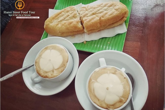 Tasting 8 Different Street Foods + Local Drink at Evening Time by Walking - Why this Hanoi food walk works so well in the evening