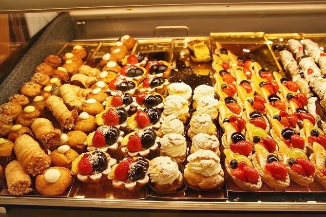 Tasty Street Food Tour of Venice City Center with Cicchetti & Local Specialties - A small group makes the food easier to understand