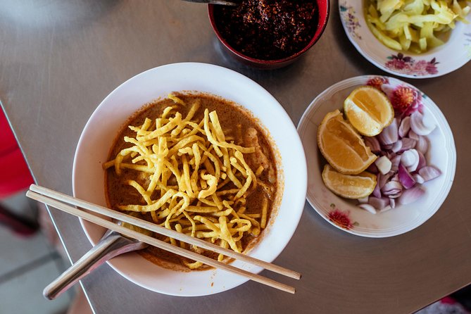 The 10 Tastings of Chiang Mai With Locals: Private Street Food Tour - Why the guides matter so much