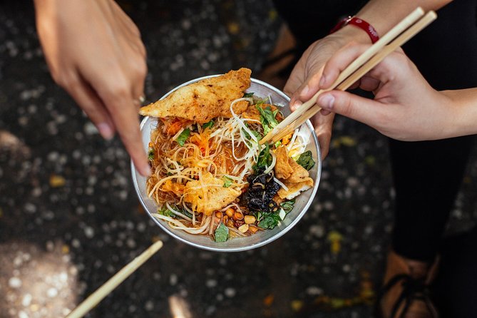 The 10 Tastings of Ho Chi Minh City With Locals: Private Street Food Tour - A temple stop adds context between courses