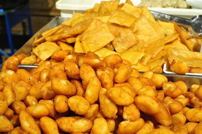 The Complete Street Food Walking Tour - History & Tasty Bites in Palermo - Via Maqueda and the serious business of arancina